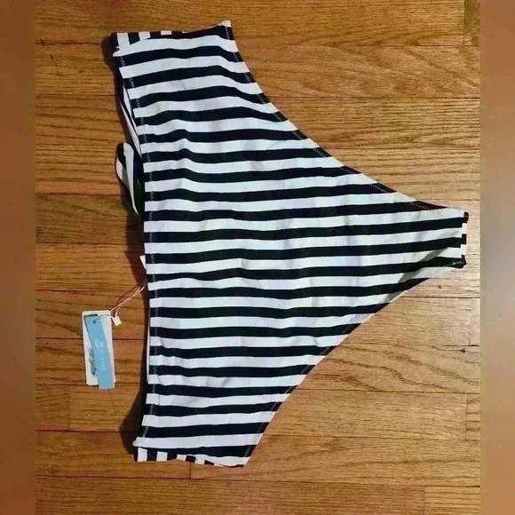 NWT Cupshe bikini bottom stripe white and black 4X - Picture 2 of 3